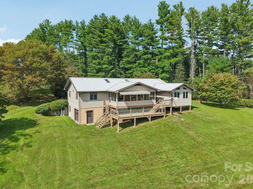 212 Rocky Meadow Lane, Etowah, NC 28729.  MLS# CAR4422905, YatesRealty ID 50071. 
