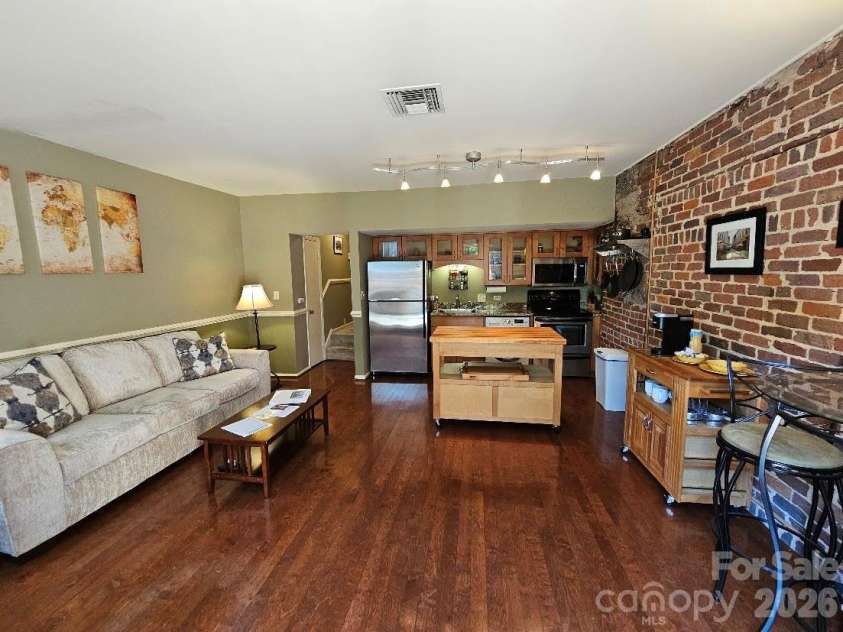 229 Poplar Street, Charlotte, NC 28202.  MLS# CAR4423707, YatesRealty ID 50073. 
