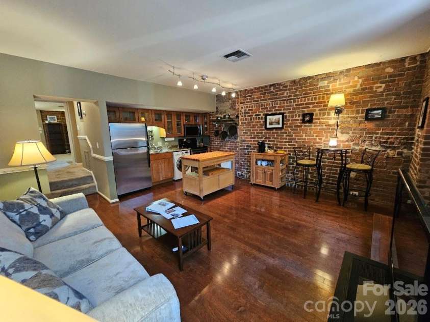 229 Poplar Street, Charlotte, NC 28202.  MLS# CAR4423707, YatesRealty ID 50073. 