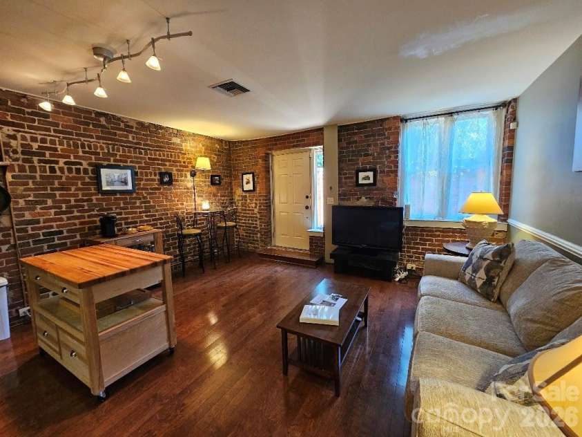 229 Poplar Street, Charlotte, NC 28202.  MLS# CAR4423707, YatesRealty ID 50073. 