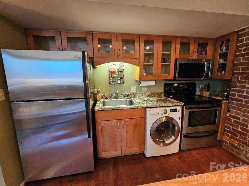 229 Poplar Street, Charlotte, NC 28202.  MLS# CAR4423707, YatesRealty ID 50073. 