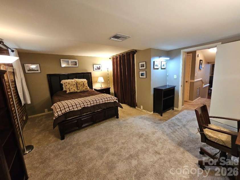 229 Poplar Street, Charlotte, NC 28202.  MLS# CAR4423707, YatesRealty ID 50073. 