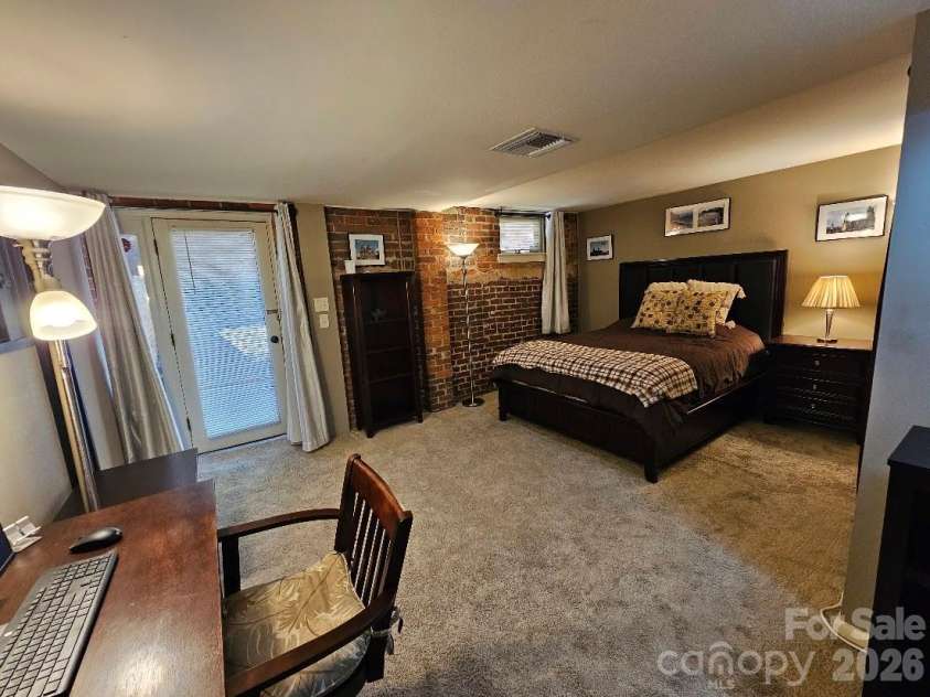 229 Poplar Street, Charlotte, NC 28202.  MLS# CAR4423707, YatesRealty ID 50073. 