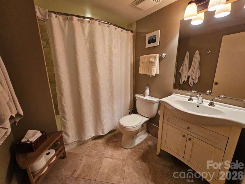 229 Poplar Street, Charlotte, NC 28202.  MLS# CAR4423707, YatesRealty ID 50073. 
