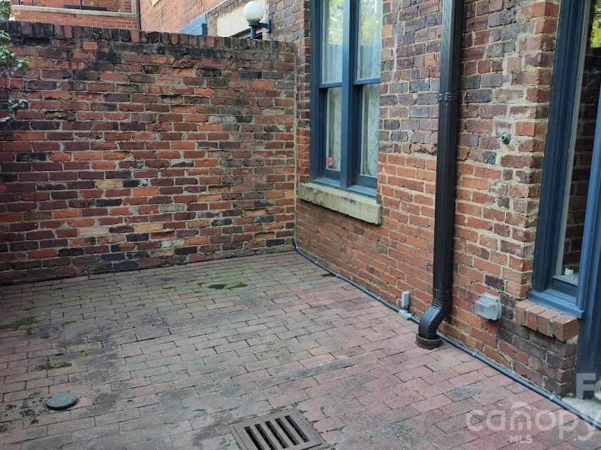 229 Poplar Street, Charlotte, NC 28202.  MLS# CAR4423707, YatesRealty ID 50073. 