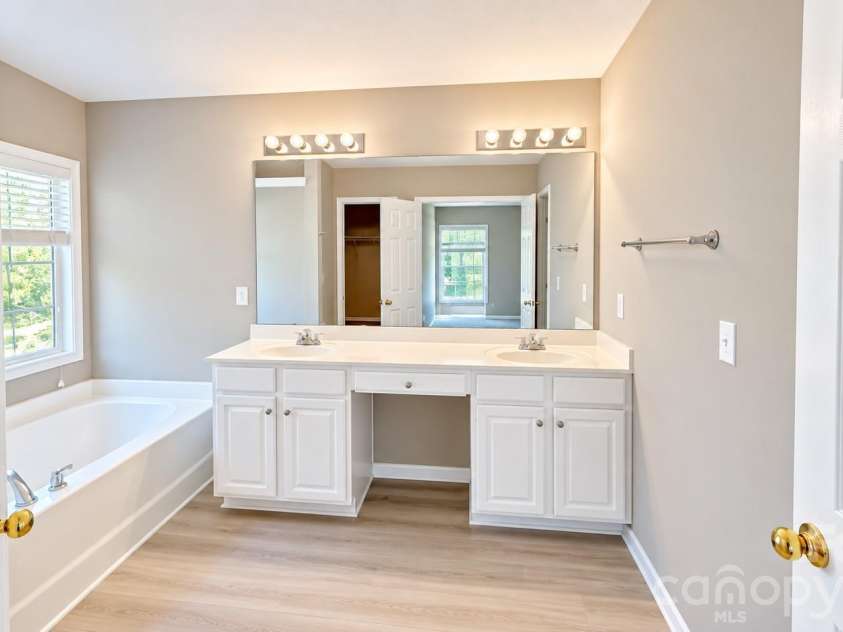 14516 Asheton Creek Drive, Charlotte, NC 28273.  MLS# CAR4417159, YatesRealty ID 50076. 