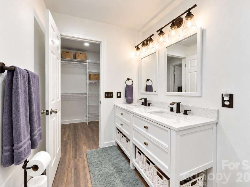 3628 Rainey Avenue, Sharon, SC 29742.  MLS# CAR4417525, YatesRealty ID 50078. Primary Bath