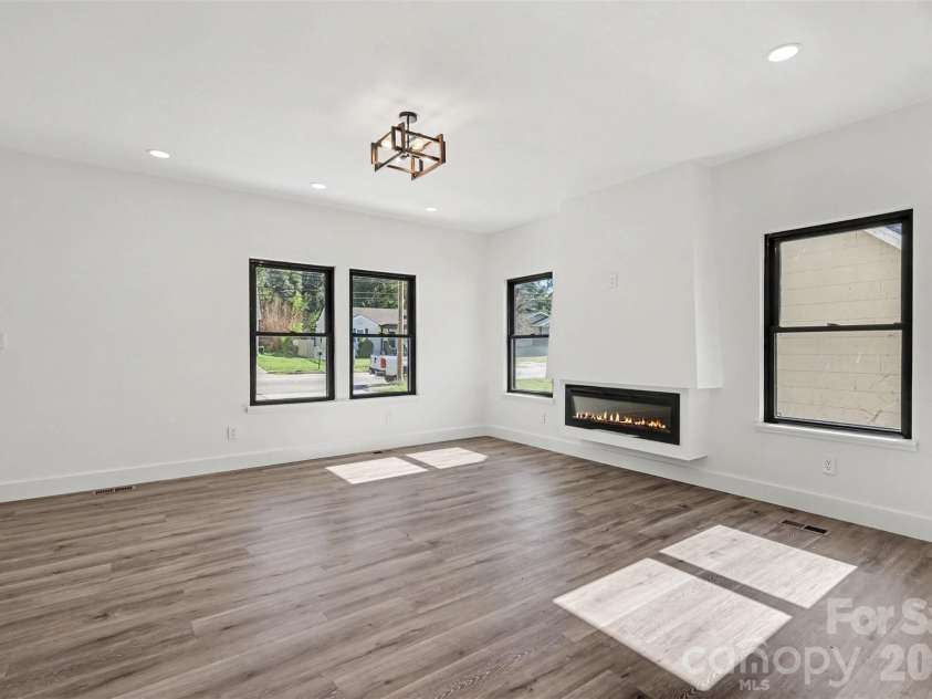 638 Black Street, Rock Hill, SC 29730.  MLS# CAR4423165, YatesRealty ID 50079. 