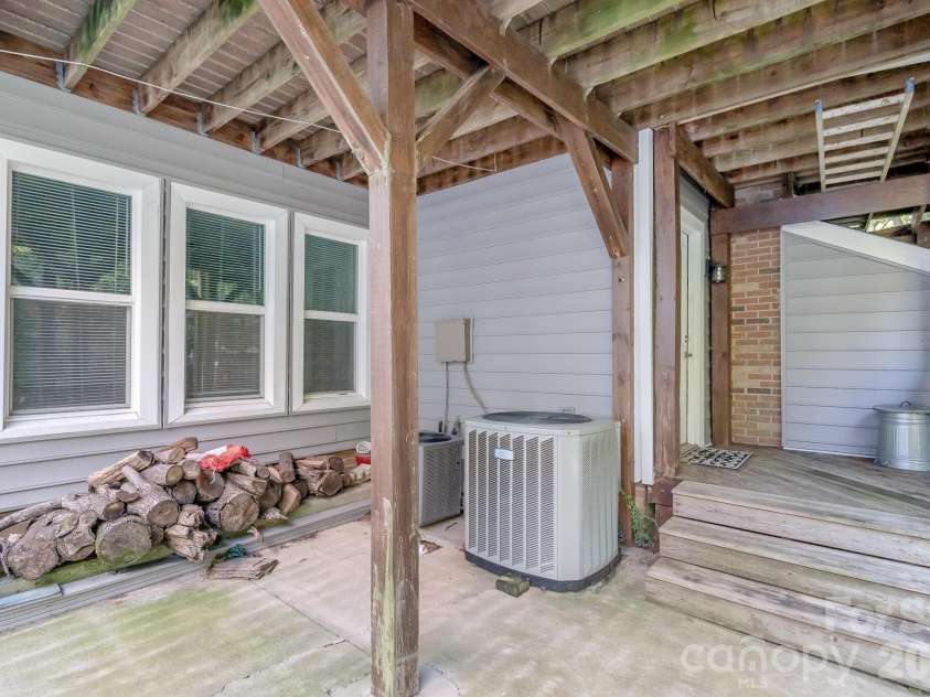 6009 Coaching Inn Court, Charlotte, NC 28270.  MLS# CAR4423654, YatesRealty ID 50081. 