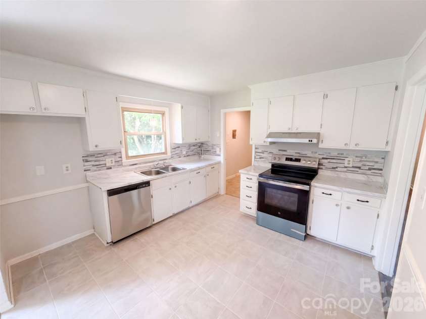 6531 Rosecran Drive, Charlotte, NC 28215.  MLS# CAR4423660, YatesRealty ID 50083. 