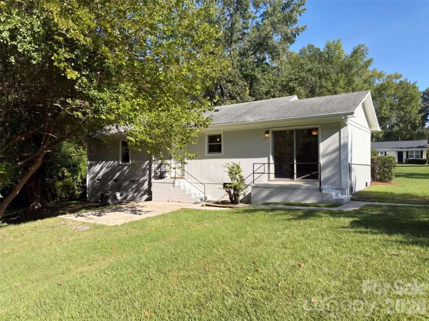 6531 Rosecran Drive, Charlotte, NC 28215.  MLS# CAR4423660, YatesRealty ID 50083. 