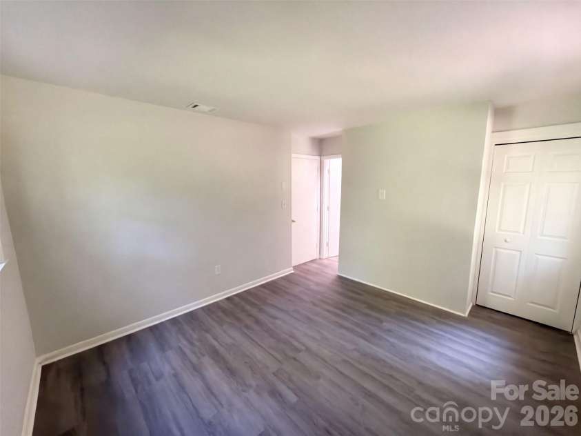 6531 Rosecran Drive, Charlotte, NC 28215.  MLS# CAR4423660, YatesRealty ID 50083. 