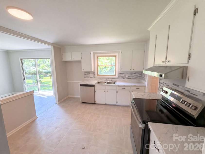 6531 Rosecran Drive, Charlotte, NC 28215.  MLS# CAR4423660, YatesRealty ID 50083. 