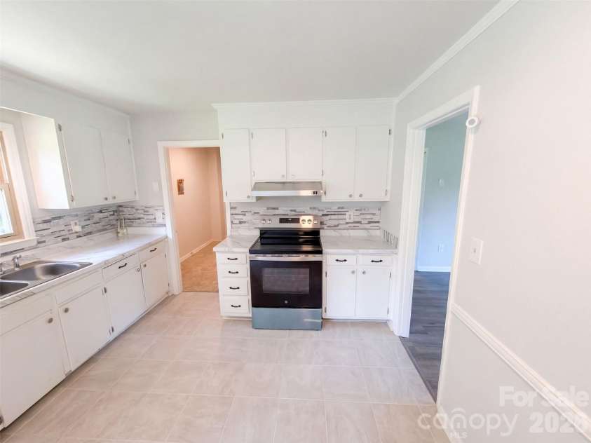 6531 Rosecran Drive, Charlotte, NC 28215.  MLS# CAR4423660, YatesRealty ID 50083. 