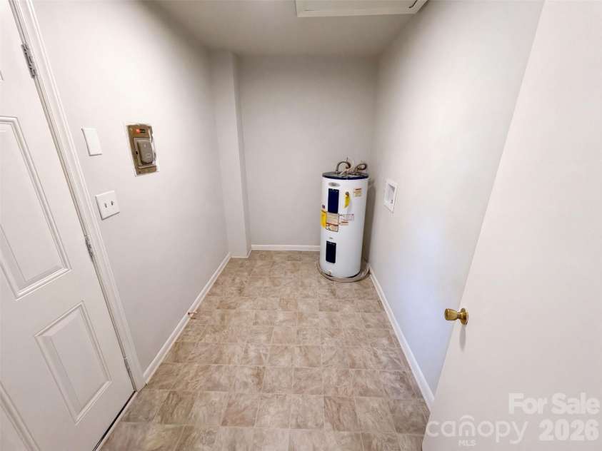 6531 Rosecran Drive, Charlotte, NC 28215.  MLS# CAR4423660, YatesRealty ID 50083. 
