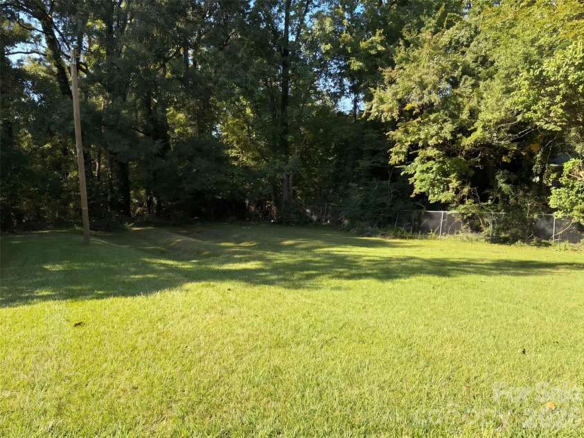 6531 Rosecran Drive, Charlotte, NC 28215.  MLS# CAR4423660, YatesRealty ID 50083. 