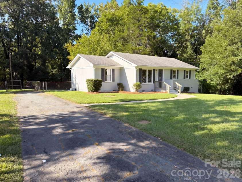 6531 Rosecran Drive, Charlotte, NC 28215.  MLS# CAR4423660, YatesRealty ID 50083. 
