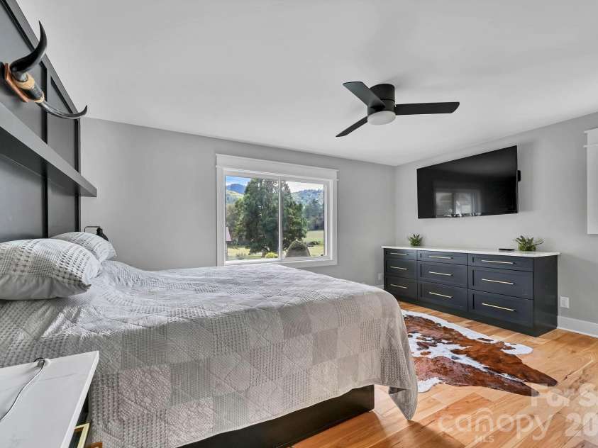 123 Turley Falls Road, Hendersonville, NC 28739.  MLS# CAR4423477, YatesRealty ID 50084. 