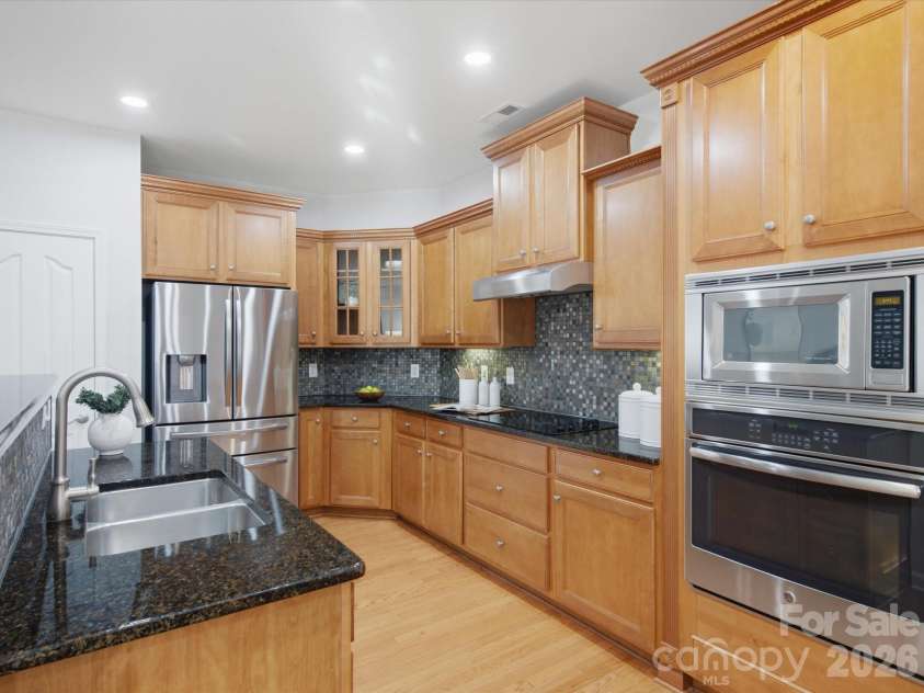 2000 Envoy Lane, Indian Trail, NC 28079.  MLS# CAR4420926, YatesRealty ID 50089. Abundant cabinet & counter space.