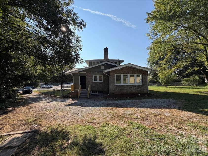 1101 Old West Innes Street, Salisbury, NC 28144.  MLS# CAR4423640, YatesRealty ID 50092. 