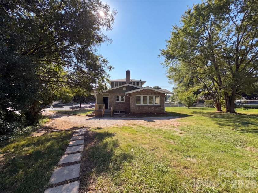 1101 Old West Innes Street, Salisbury, NC 28144.  MLS# CAR4423640, YatesRealty ID 50092. 
