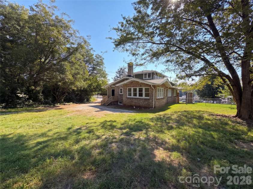 1101 Old West Innes Street, Salisbury, NC 28144.  MLS# CAR4423640, YatesRealty ID 50092. 