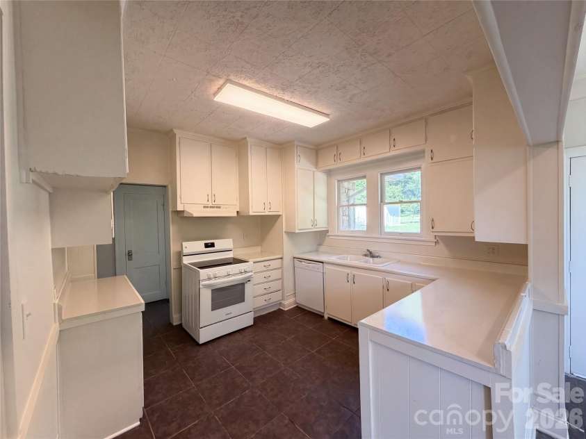 1101 Old West Innes Street, Salisbury, NC 28144.  MLS# CAR4423640, YatesRealty ID 50092. 