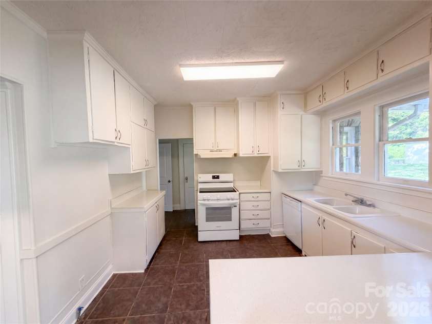 1101 Old West Innes Street, Salisbury, NC 28144.  MLS# CAR4423640, YatesRealty ID 50092. 