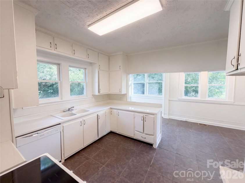 1101 Old West Innes Street, Salisbury, NC 28144.  MLS# CAR4423640, YatesRealty ID 50092. 