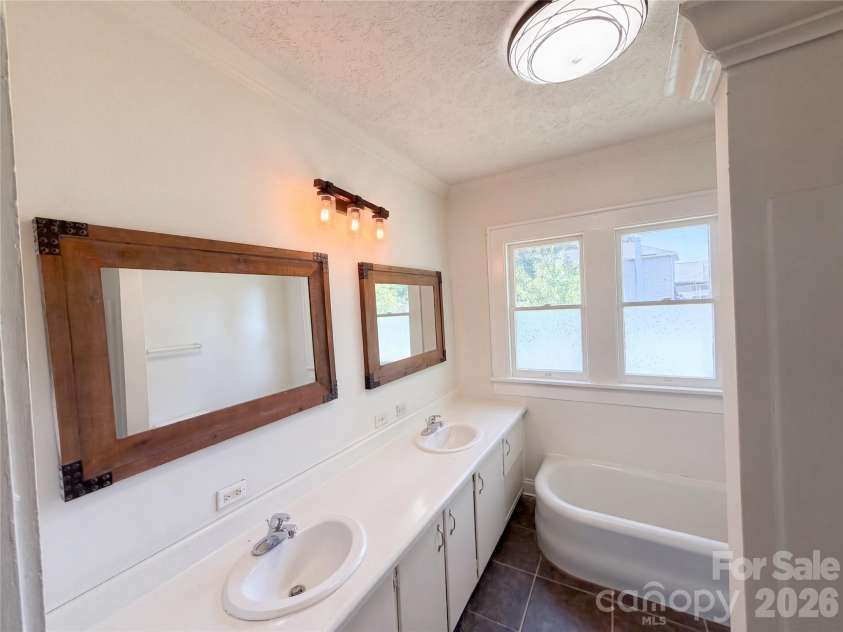 1101 Old West Innes Street, Salisbury, NC 28144.  MLS# CAR4423640, YatesRealty ID 50092. 
