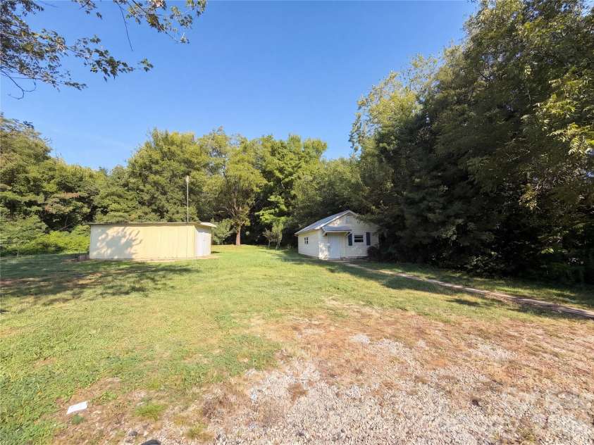 1101 Old West Innes Street, Salisbury, NC 28144.  MLS# CAR4423640, YatesRealty ID 50092. 