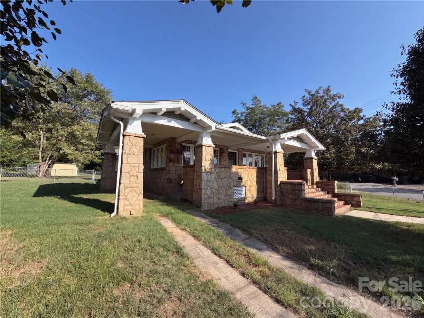 1101 Old West Innes Street, Salisbury, NC 28144.  MLS# CAR4423640, YatesRealty ID 50092. 