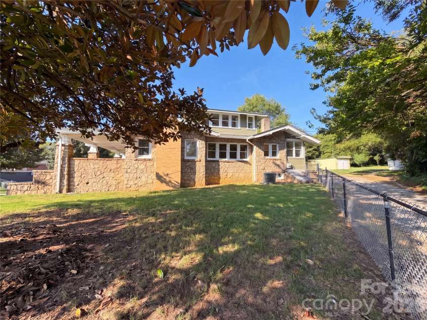 1101 Old West Innes Street, Salisbury, NC 28144.  MLS# CAR4423640, YatesRealty ID 50092. 