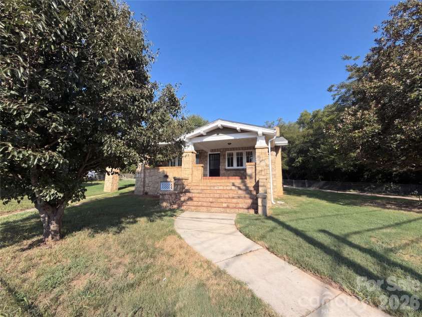 1101 Old West Innes Street, Salisbury, NC 28144.  MLS# CAR4423640, YatesRealty ID 50092. 