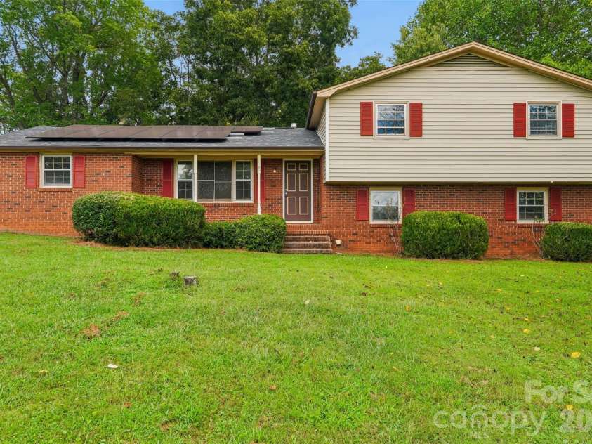 4036 Elizabeth Street, Hickory, NC 28601.  MLS# CAR4423673, YatesRealty ID 50094. 