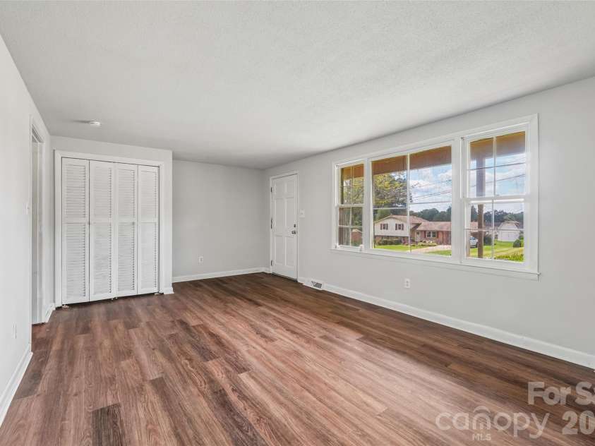 4036 Elizabeth Street, Hickory, NC 28601.  MLS# CAR4423673, YatesRealty ID 50094. 