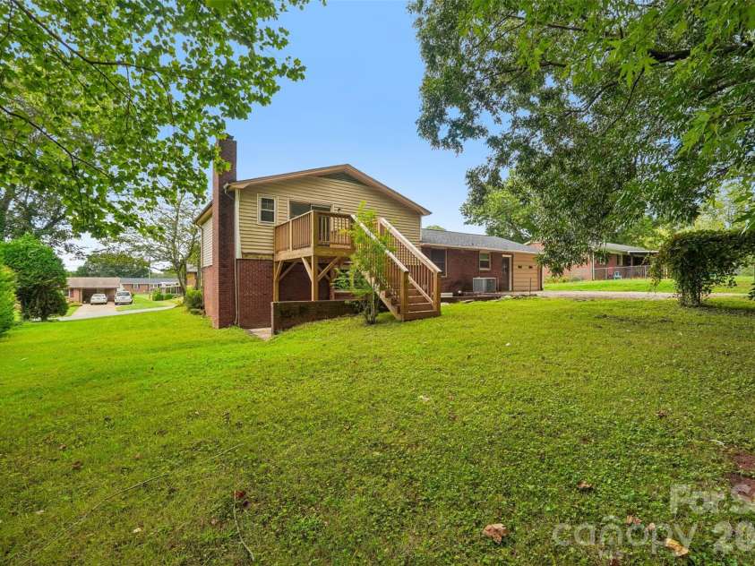 4036 Elizabeth Street, Hickory, NC 28601.  MLS# CAR4423673, YatesRealty ID 50094. 