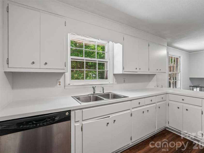 4036 Elizabeth Street, Hickory, NC 28601.  MLS# CAR4423673, YatesRealty ID 50094. 