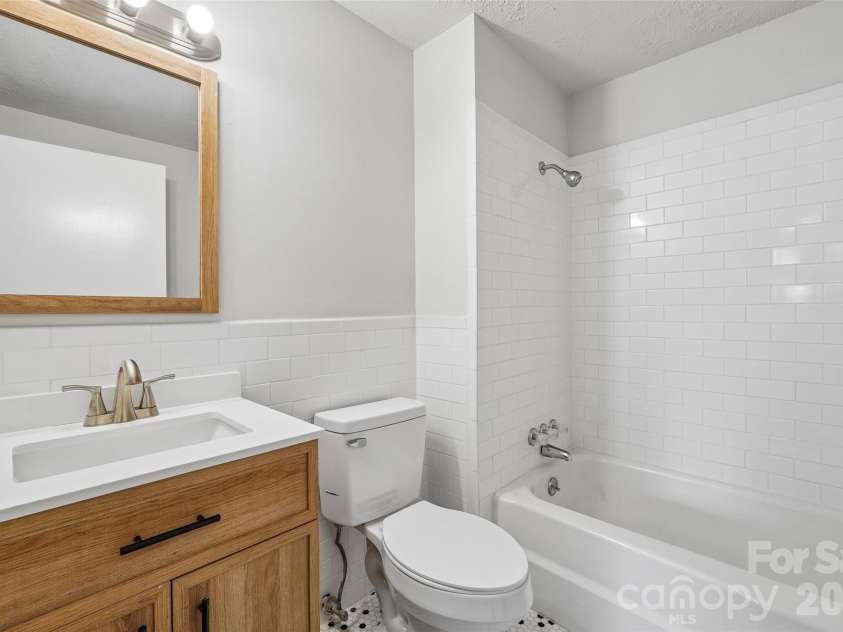 4036 Elizabeth Street, Hickory, NC 28601.  MLS# CAR4423673, YatesRealty ID 50094. 