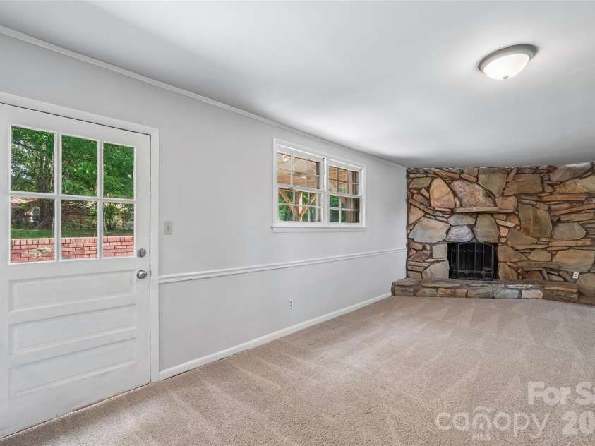 4036 Elizabeth Street, Hickory, NC 28601.  MLS# CAR4423673, YatesRealty ID 50094. 