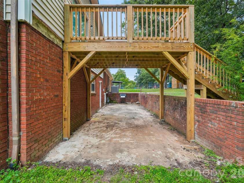 4036 Elizabeth Street, Hickory, NC 28601.  MLS# CAR4423673, YatesRealty ID 50094. 