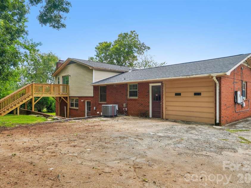 4036 Elizabeth Street, Hickory, NC 28601.  MLS# CAR4423673, YatesRealty ID 50094. 