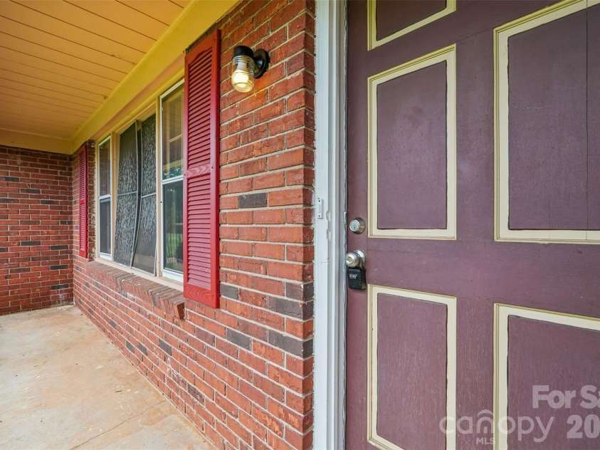 4036 Elizabeth Street, Hickory, NC 28601.  MLS# CAR4423673, YatesRealty ID 50094. 