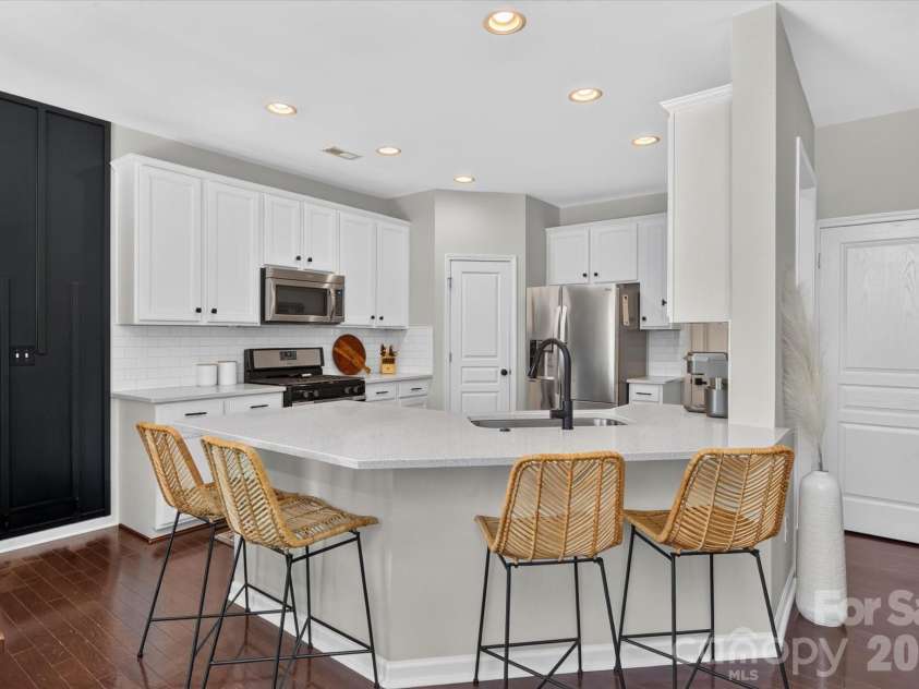 2640 Katy Flyer Avenue, Charlotte, NC 28210.  MLS# CAR4422995, YatesRealty ID 50095. 
