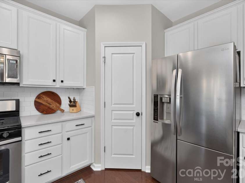 2640 Katy Flyer Avenue, Charlotte, NC 28210.  MLS# CAR4422995, YatesRealty ID 50095. 