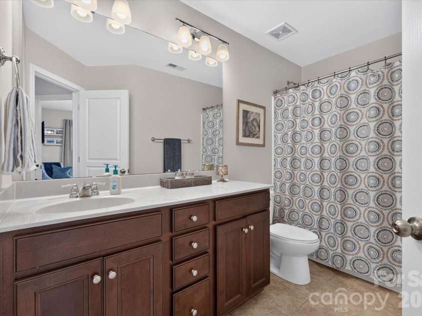 2640 Katy Flyer Avenue, Charlotte, NC 28210.  MLS# CAR4422995, YatesRealty ID 50095. 