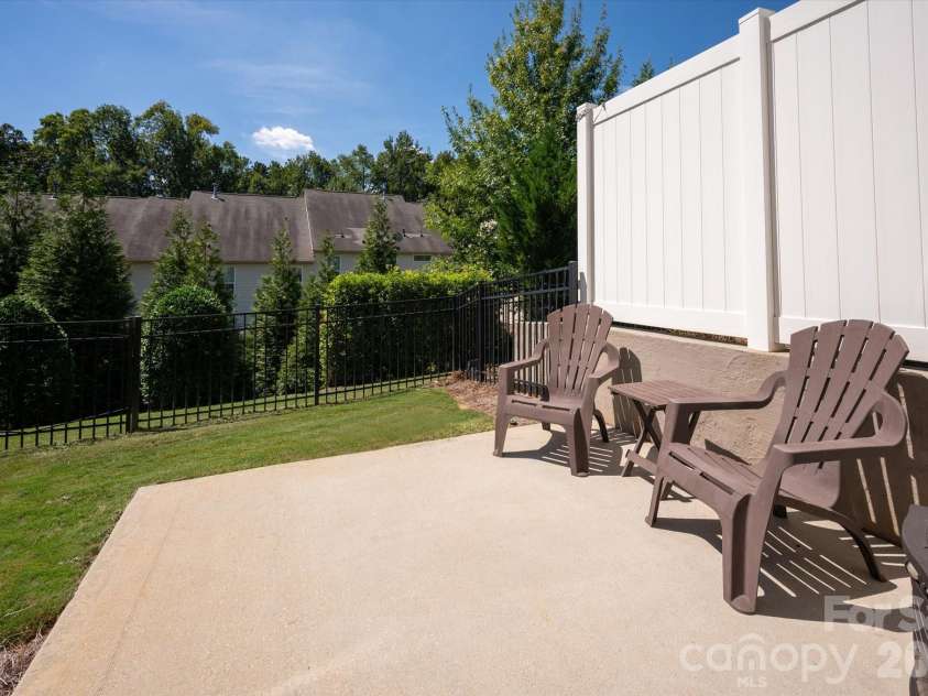 2640 Katy Flyer Avenue, Charlotte, NC 28210.  MLS# CAR4422995, YatesRealty ID 50095. 