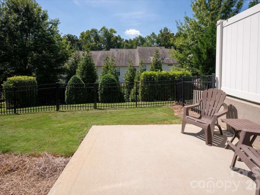 2640 Katy Flyer Avenue, Charlotte, NC 28210.  MLS# CAR4422995, YatesRealty ID 50095. 