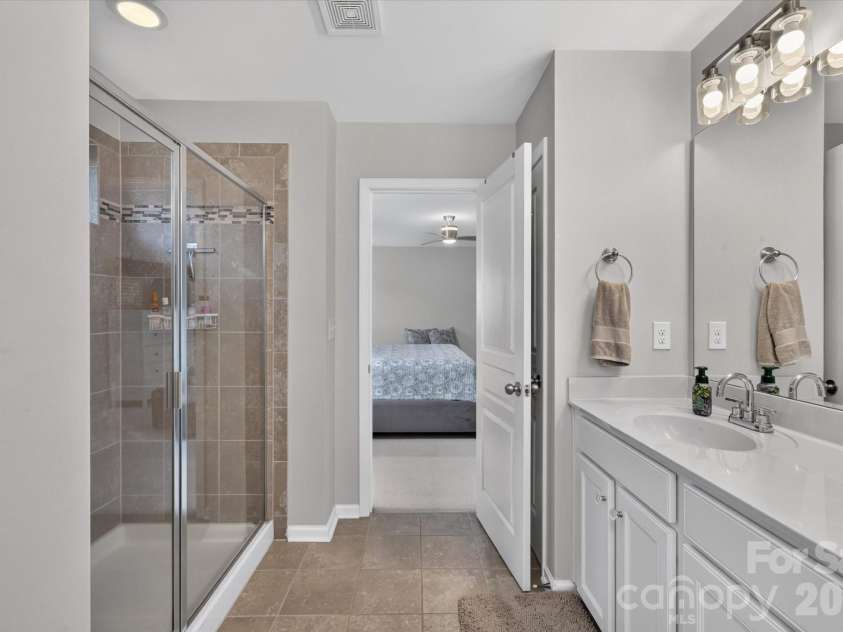 2640 Katy Flyer Avenue, Charlotte, NC 28210.  MLS# CAR4422995, YatesRealty ID 50095. Primary Bathroom