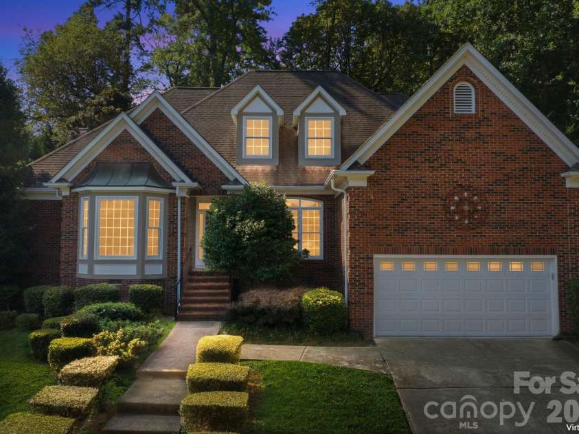 5111 Downing Creek Drive, Charlotte, NC 28269.  MLS# CAR4418841, YatesRealty ID 50096. 